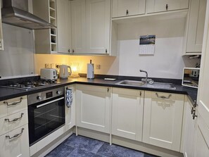 Dishwasher, cookware/dishes/utensils - Ty Nain (Bodorgan)