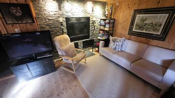 Cabin, 4 Bedrooms, Terrace | Living room