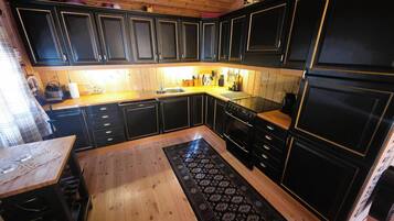 Cabin, 4 Bedrooms, Terrace | Interior