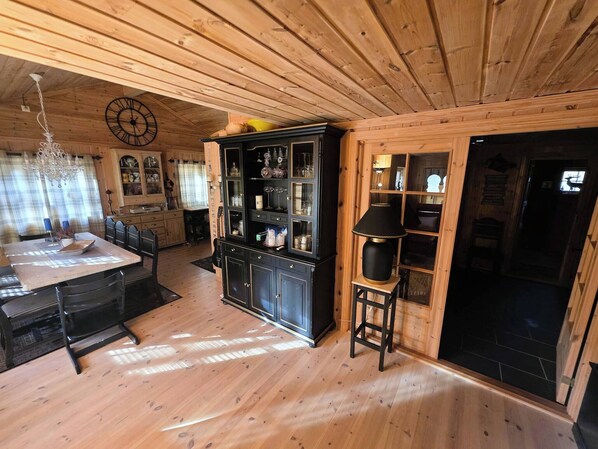 Cabin, 4 Bedrooms, Terrace | Dining