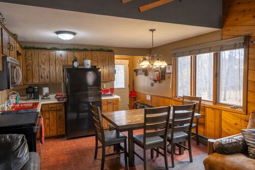 3 Bedroom with Hot Tub and Sauna seconds from Ski Brule!