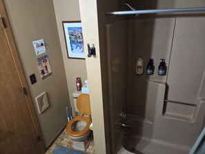 Handtücher, Seife, Toilettenpapier