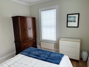 3 dormitoris, planxa i posts de planxar, Internet i roba de llit