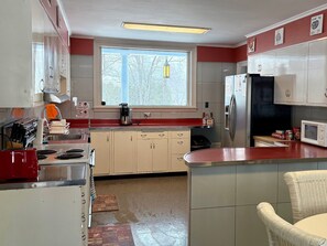 Mikroaaltouuni, uuni, liesi