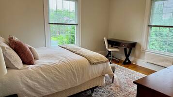 3 habitaciones, tabla de planchar con plancha, internet y ropa de cama