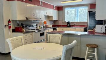 Microondas, horno y parrilla de estufa