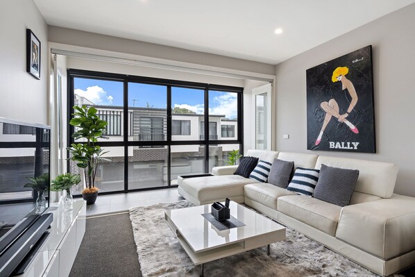 Apartment | Living area - Modern 3-bedroom Townhouse in Quiet Greenway (Canberra)