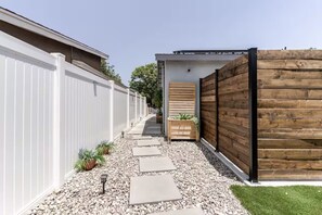 المنطقة المحيطة بالمنشأة