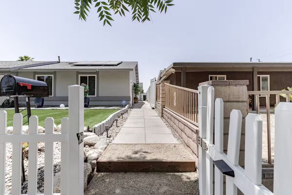 المنطقة المحيطة بالمنشأة