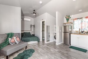 واي فاي مجانًا وملاءات أسرّة