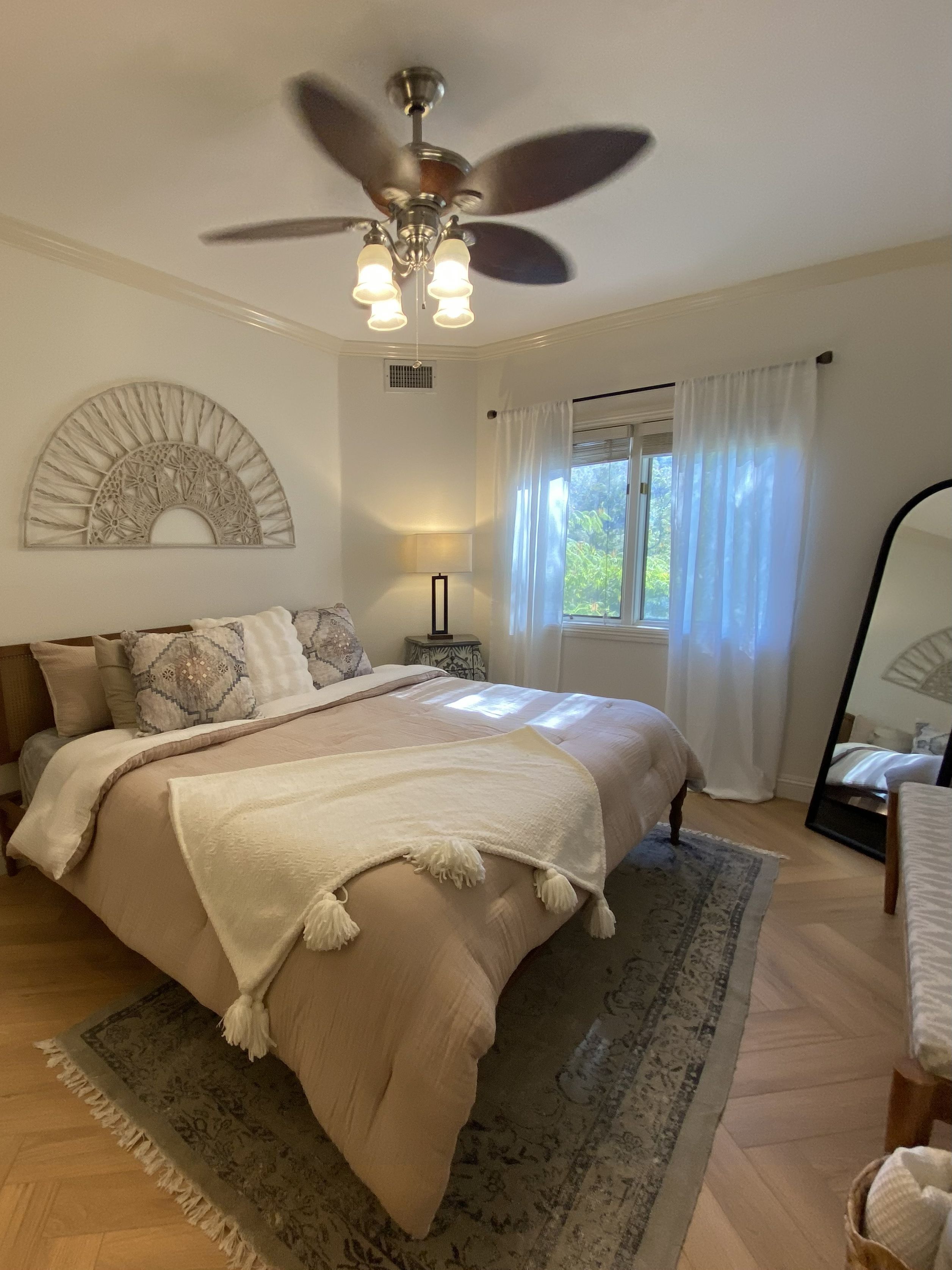 2 Schlafzimmer, Schreibtisch, Bügeleisen/Bügelbrett, Reisekinderbett