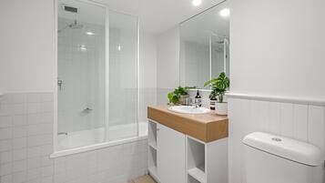 Apartment | Bathroom | Towels