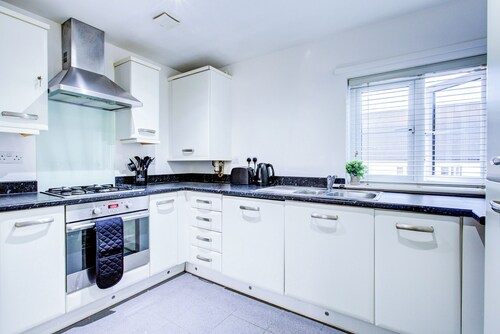 Charming 2-Bed Apartment in Loughton • London area