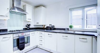 Charming 2-Bed Apartment in Loughton • London area