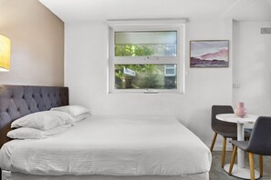 Apartment | 1 bedroom, iron/ironing board, bed sheets - Chic Urban Paddington Escape (Sydney)