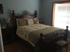 3 عدّة غرف نوم ومكواة/لوح كي وواي فاي وملاءات أسرّة