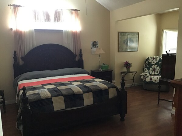 3 bedrooms, iron/ironing board, bed sheets