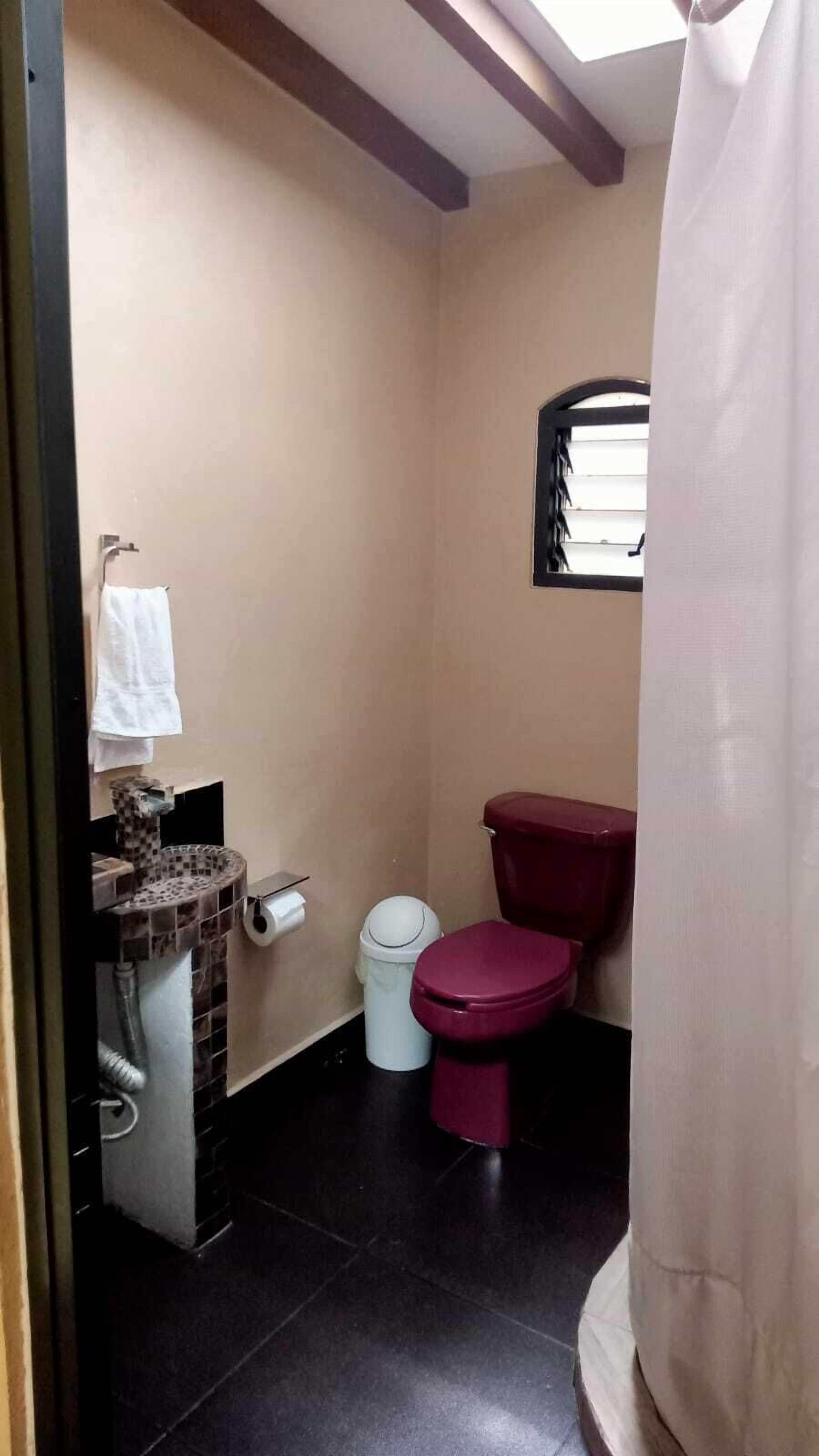 Basic Room | Bathroom