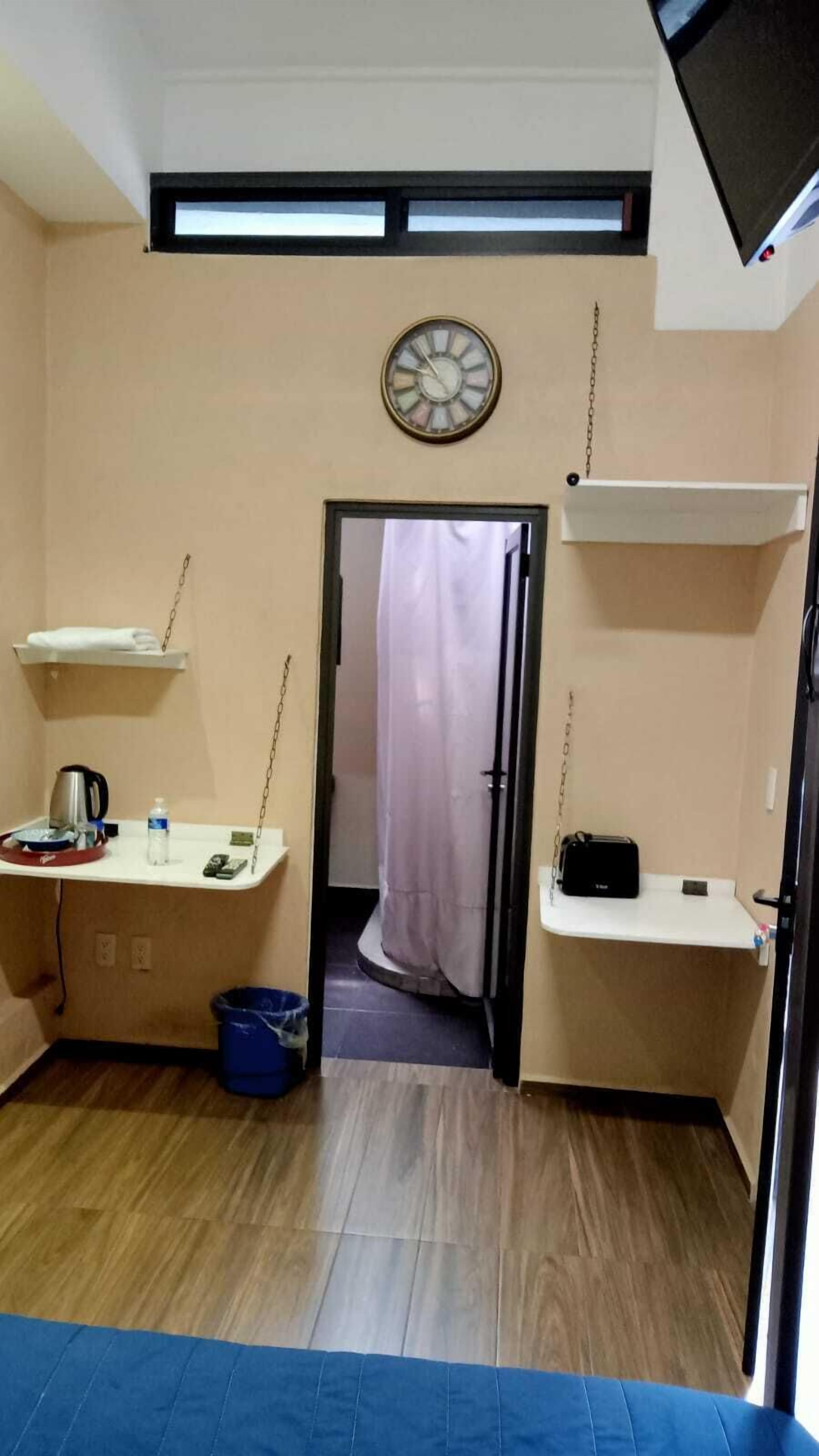 Basic Room | Laptop workspace, blackout drapes, free WiFi