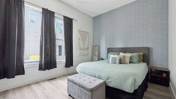 4 slaapkamers, een strijkplank/strijkijzer, wifi, beddengoed