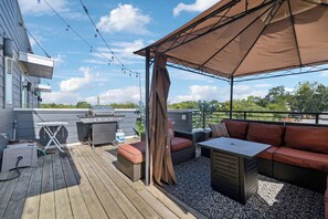 屋外ダイニングエリア