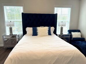 3 bedrooms, iron/ironing board, WiFi, bed sheets - Spacious 3 Bed House - minutes to Fort Jackson and Downtown Columbia - Sleeps 6 (Columbia)