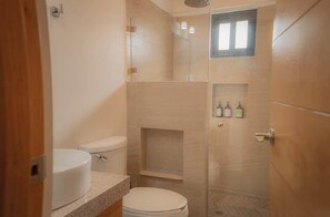 Douche, sèche-cheveux