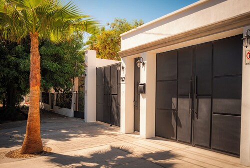 Palma Studio # 101 in Downtown La Paz with Pool, Gated Parking & Housekeeping