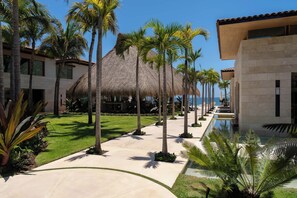 Exterior - Villa Solaz: Luxury 7BR Villa + Chef, Butler & Pool (Punta Mita)