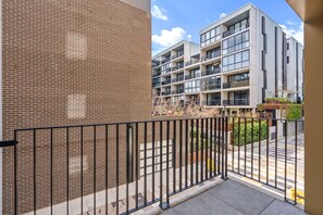 Apartment | Property grounds - Bright Kingston Stay With Balcony Access (Canberra)