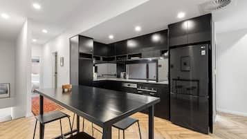 Apartment | Private kitchen | Cookware/dishes/utensils