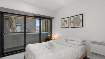 Apartment | 2 bedrooms, laptop workspace, iron/ironing board, bed sheets