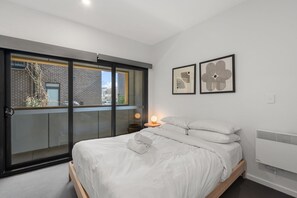 Apartment | 2 bedrooms, laptop workspace, iron/ironing board, bed sheets