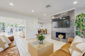 Een televisie en een dvd-speler