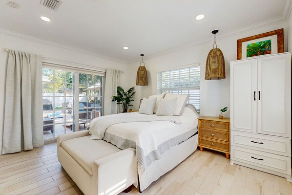 3 bedrooms, iron/ironing board, internet, bed sheets