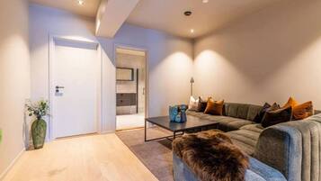 House, 3 Bedrooms, Balcony, City View | Interior