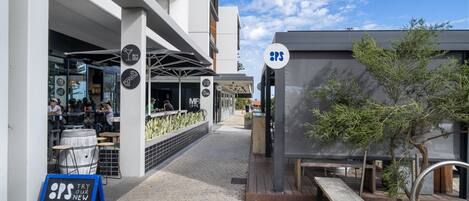 تناول الطعام بالخارج