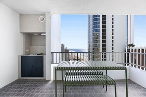 Apartment | Balcony - Surfers Paradise Stay With Resort-style Amenities (Gold Coast)