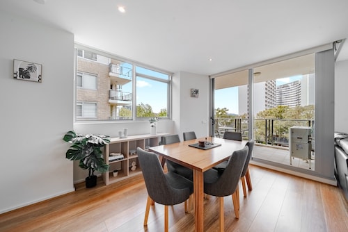 Stylish 1-bed Flat With Pool, BBQ & Sauna Access