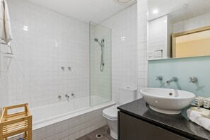 Apartment | Bathroom | Towels