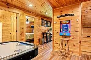 Basic Cabin | Iron/ironing board, free WiFi - Pinot Paradise (Pigeon Forge)