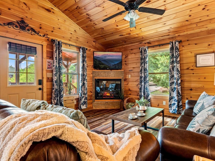 Eenvoudig huisje | Een strijkplank/strijkijzer, gratis wifi