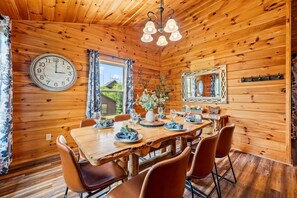 เบสิกเคบิน | ห้องรับประทานอาหาร