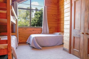 4 quartos, Wi-Fi de cortesia, roupa de cama