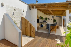 Villa | Restaurante al aire libre