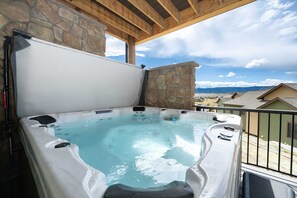 Outdoor spa tub - New built, stunning home with Hot Tub, 5/4, near Granby Ranch - sleeps 16 (Granby)
