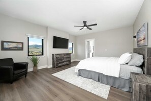 5 bedrooms, WiFi, bed sheets - New built, stunning home with Hot Tub, 5/4, near Granby Ranch - sleeps 16 (Granby)