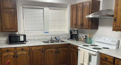 Cozy 2 bedroom & 1 bath spacious duplex in Quiet Neighbor