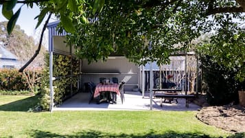 Apartment | Outdoor dining