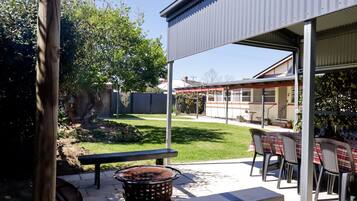 Apartment | Outdoor dining